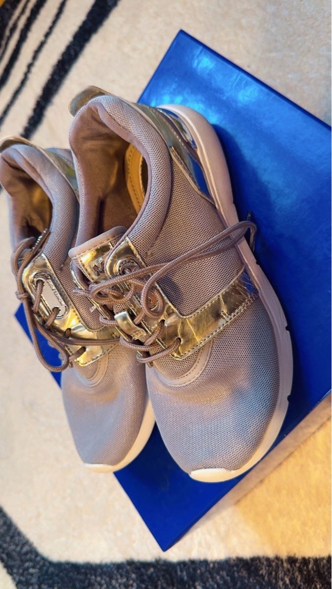 Scarpe da donna: Michael Kors Trainers,  Silver Trim Detail. – Usato da Aigle venduto da ste_2hsc 1