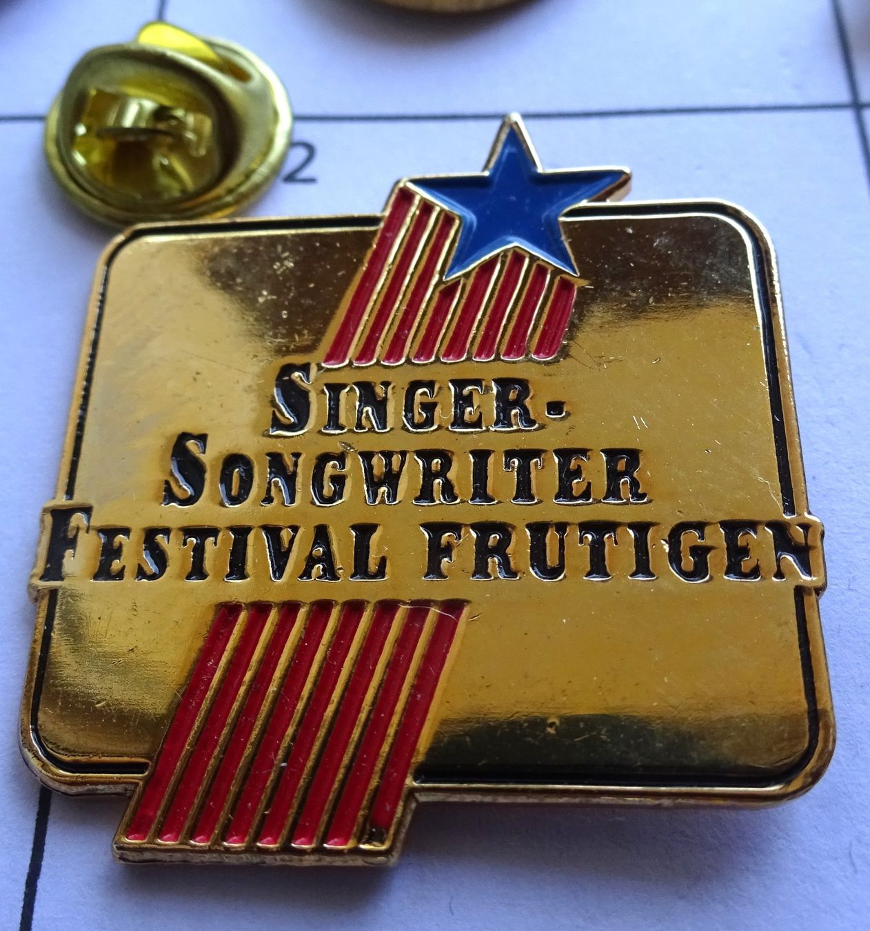 Placchette & Badge: Pin  Singer Songwriter Frutigen – Usato da Utzenstorf venduto da BUtter81