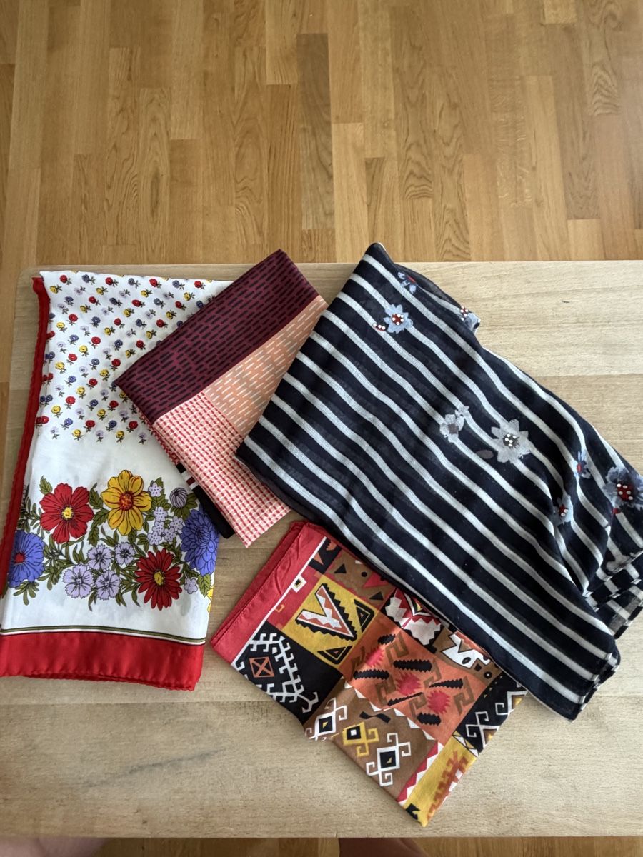 Foulard & Sciarpe: Seiden foulards  – Usato da Luzern venduto da mos_ckq2 3