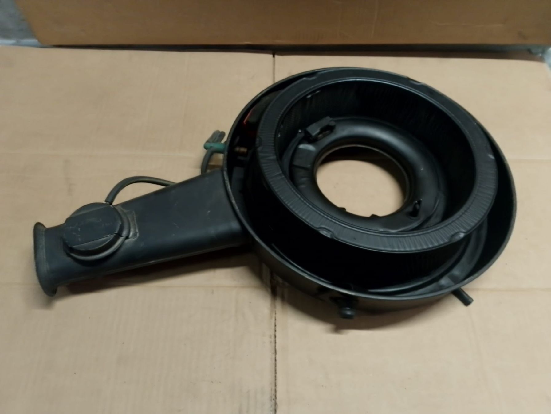 Tutti pezzi di ricambio auto: Luftfiltergehäuse Luftfilter GM V8 – Usato da Niedergösgen venduto da usc_9sk7 2