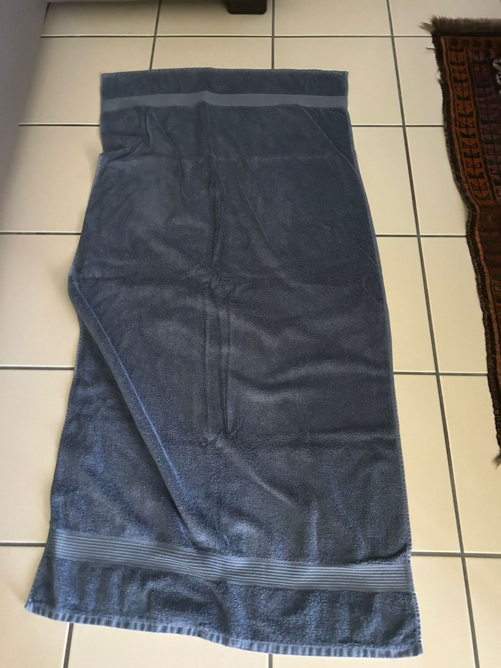 Teli da bagno: 3 asciugamani uguali 60x130 cm – Usato da Melano venduto da H-Sara 2