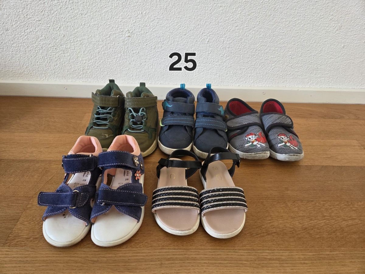 Schuhe für Jungen: Kinder Schuhe 23, 25, 26, 27 – Gebraucht aus Merenschwand von s_19le20