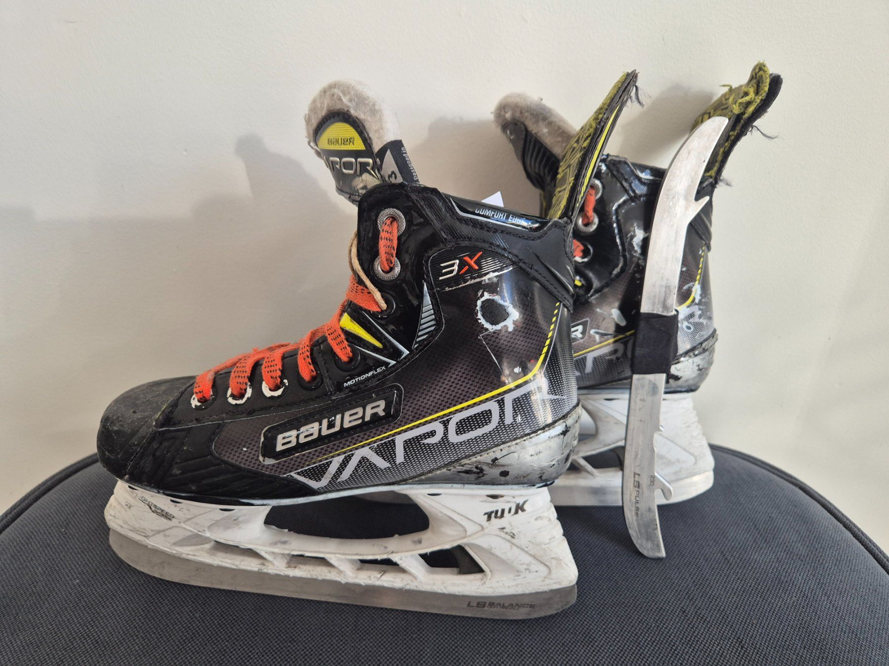Bauer Pattini da ghiaccio: Patins Bauer Vapor 3X Taille 3 D = 36 – Usato da Delémont venduto da Bibten
