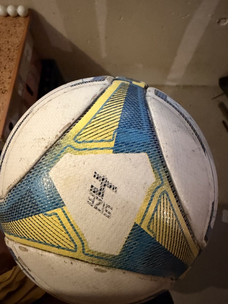 Palloni: Fußball Size 4 Halle  – Usato da Horgen venduto da baluu_10 2