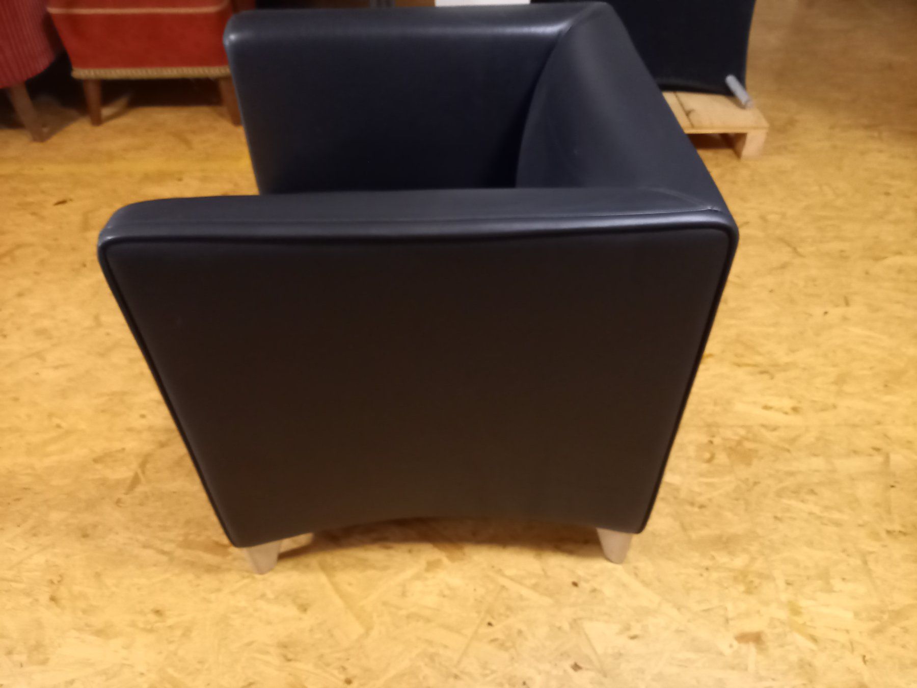 Sessel: zwei Sessel kubisch – Gebraucht aus Biglen von BrockenhausGruenspan 1