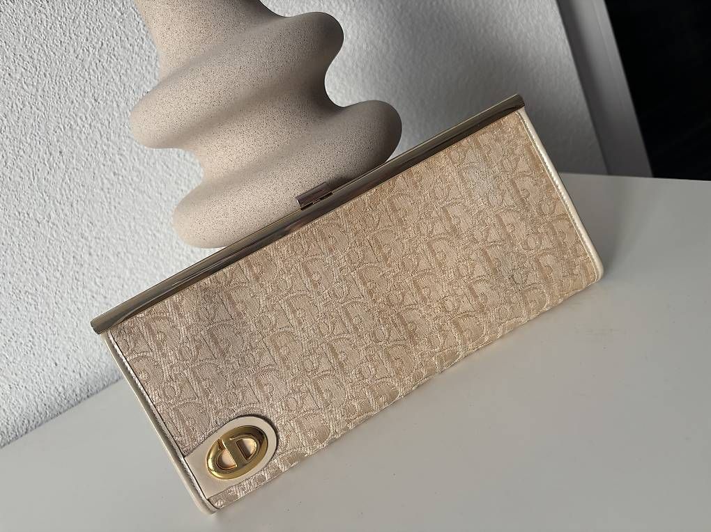 Dior Taschen für Damen: Dior Clutch Vintage Beige Gold – Gebraucht aus Zürich von car_9sdb 2