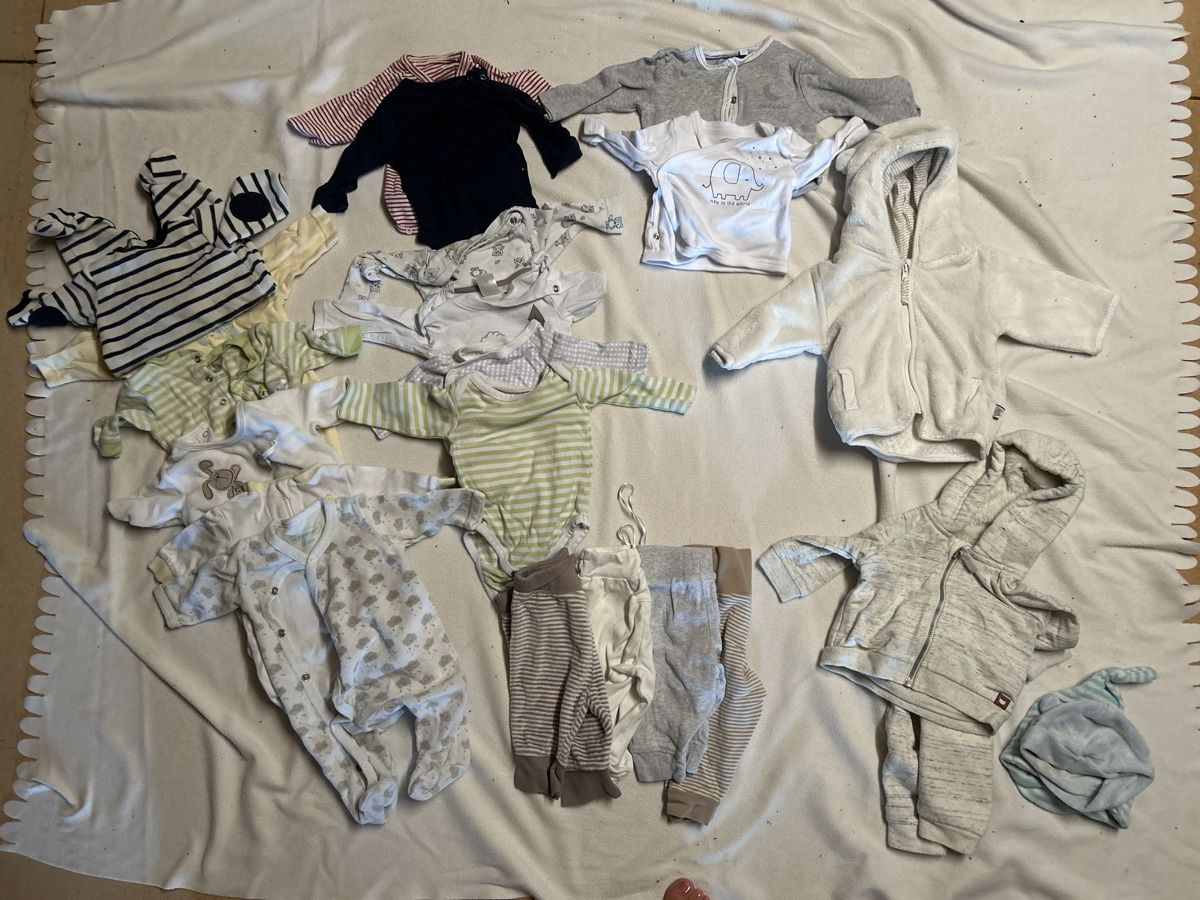Kleiderpakete & -sets: Lots bébé 50-54 bébé.  – Gebraucht aus Tramelan von n.malkov