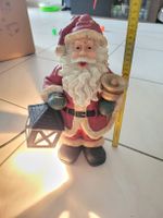 Weihnachtsfigur Samichlaus mit Laterne beleuchtet 