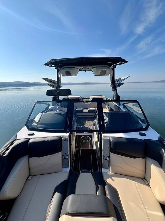 Surfboards & Schwimmbrette: SUPRA SV 450 Wakeboard & Wakesurf Boot  – Gebraucht aus Sugiez von Quickbuyer 2