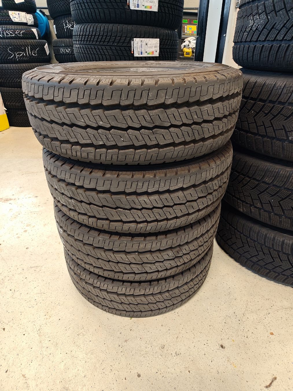 Continental Pneumatici & Ruote complete: Continental 215/70R15 CP – Usato da Weiningen TG venduto da Abcde2 1