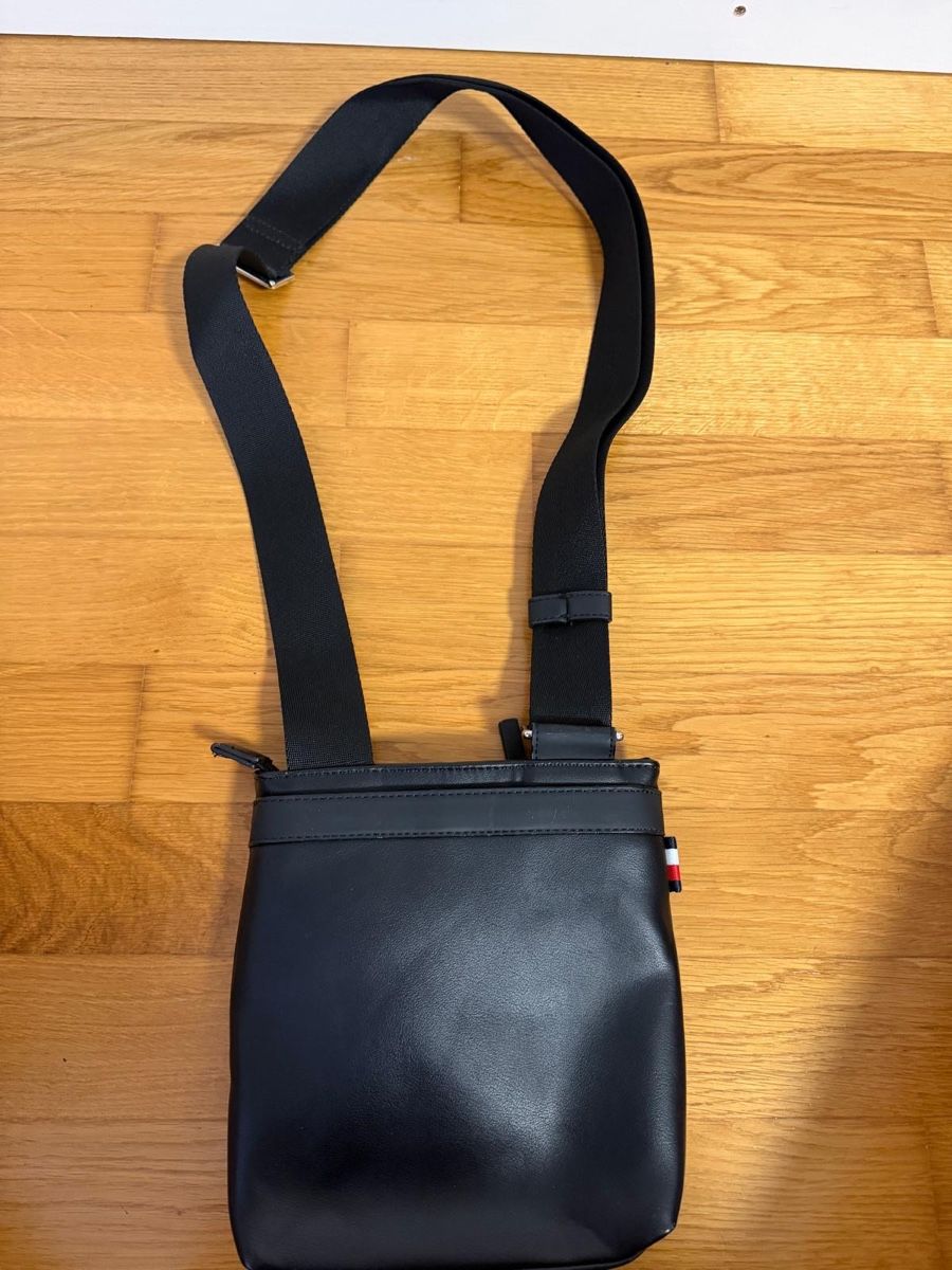 Tommy Hilfiger Borse: Umhängetasche Tommy Hilfiger – Usato da Möhlin venduto da romano19 2