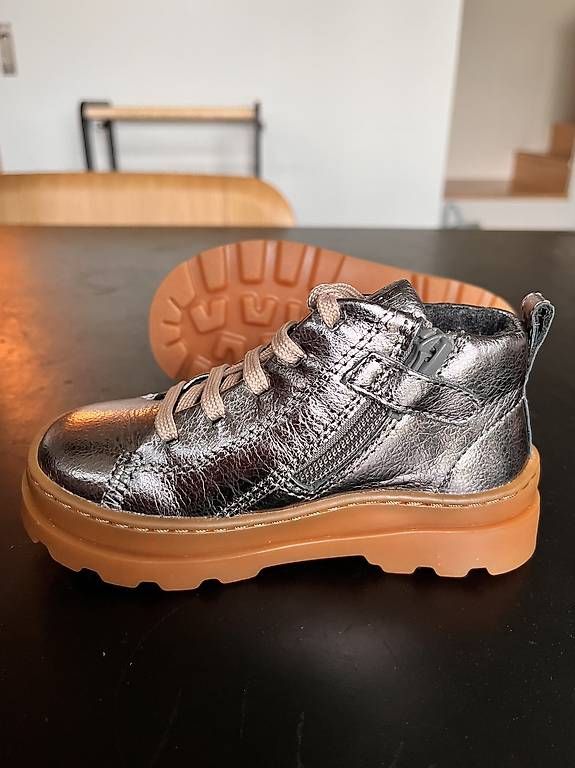 Camper Scarpe per ragazzi: Neue Winterschuhe Gr. 26 Camper – Usato da Solothurn venduto da janedevillaz 1