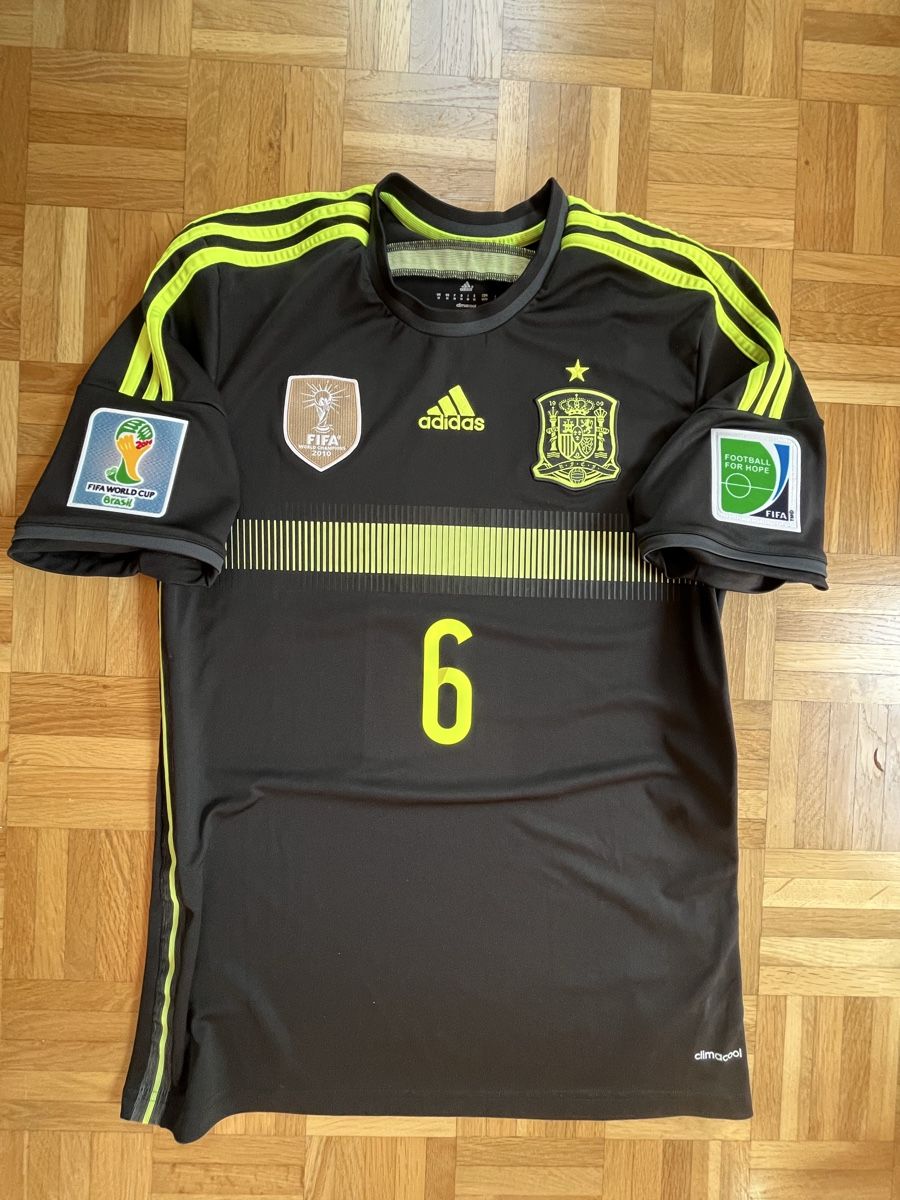 Adidas Canottiere & Pantaloni: Original Iniesta Spanien 2014 Trikot M – Usato da Burgdorf venduto da Shirtsy 1