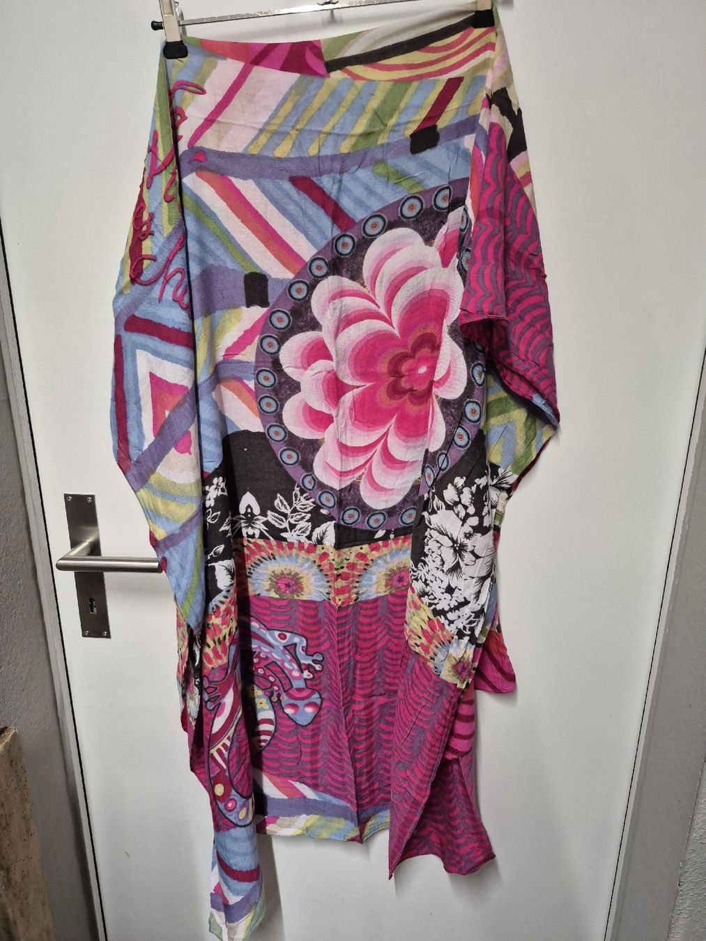 Desigual Foulard & Sciarpe: Desigual Schal / Halstuch buntes Muster – Usato da Merligen venduto da muss_haben 1