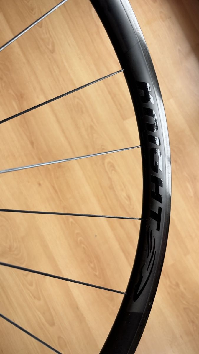 Pneus & Kompletträder: Knight Composit Carbon front wheel - 700c rim brake – Gebraucht aus Gryon von zwi_2thk 3