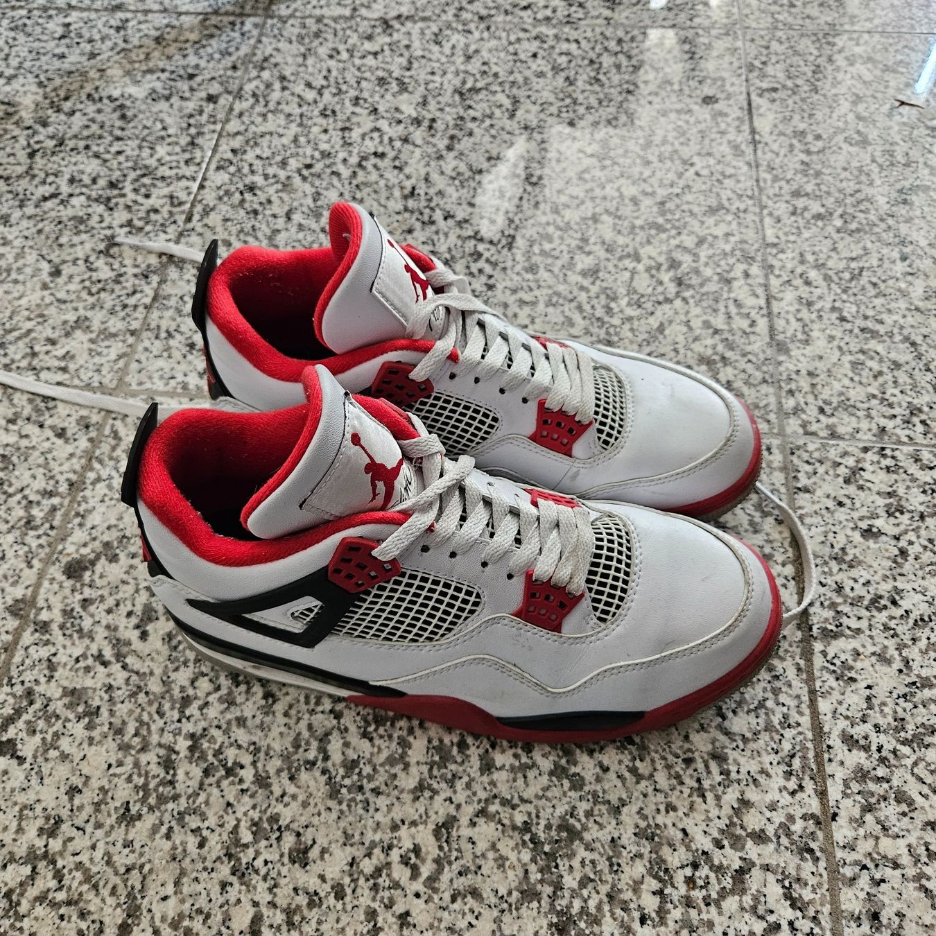 Jordan Herrenschuhe: Nike Air Jordan 4 Retro Fire Red, Grösse 44 – Gebraucht aus Embrach von Lilly2021 1