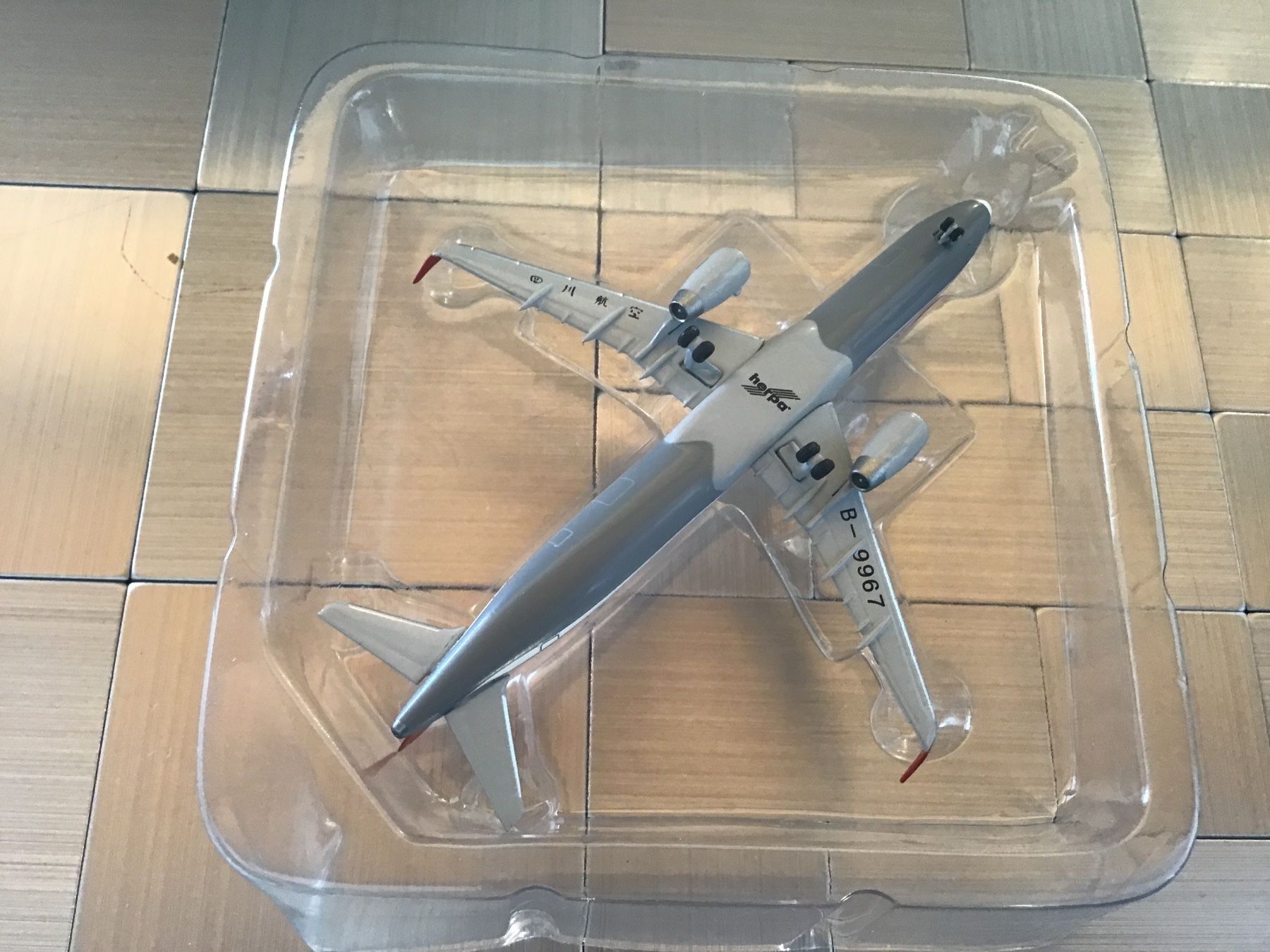 Herpa Kit di modellismo & Modellini statici: HERPA AIRBUS A321 1/500 – Usato da Männedorf venduto da Spezial-Modelle 4