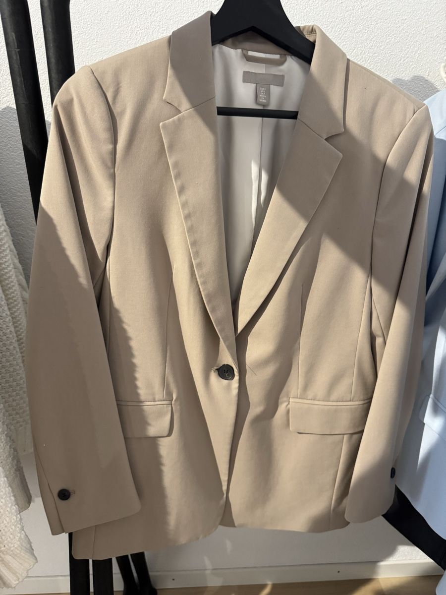 H&M Vestes: Damen Blazer beige – D'occasion à Glis par Romainee