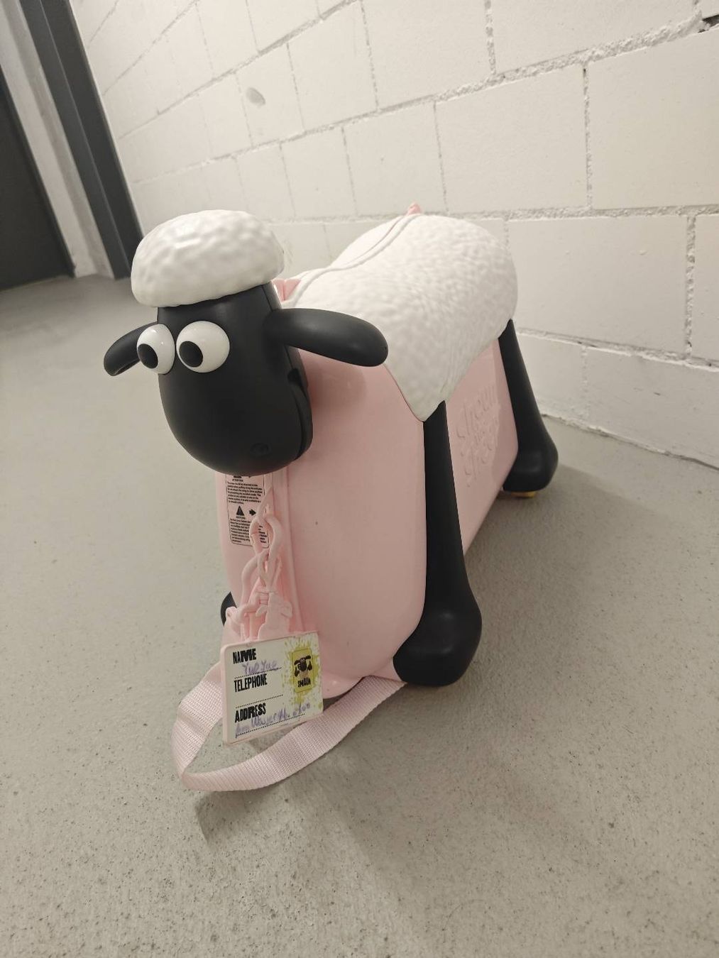 Valigie: Kinder Aufsitzkoffer Shaun das Schaf rosa – Usato da Dübendorf venduto da Jianbo_CN_CH_IT 1