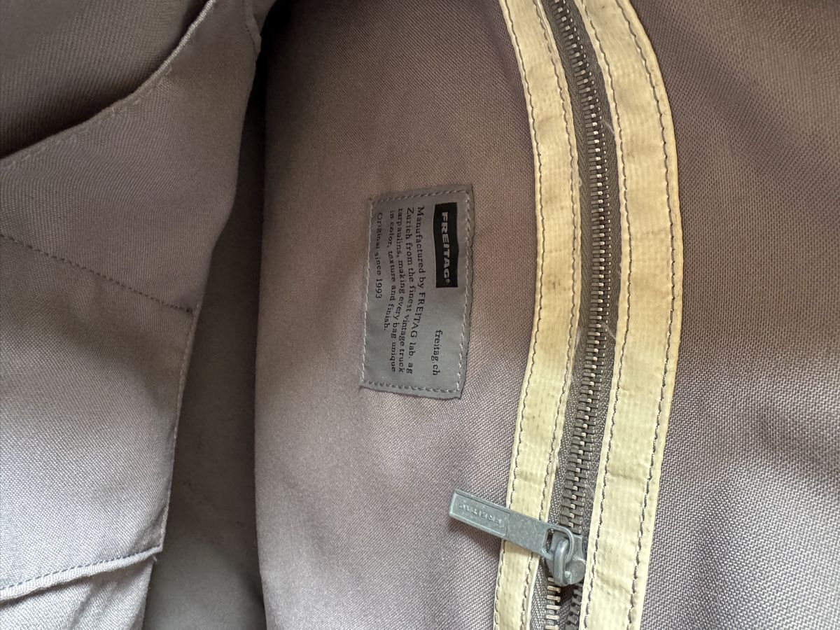 Freitag Borse: Vintage Reference Freitag Tasche weiss – Usato da Chur venduto da arxi 5