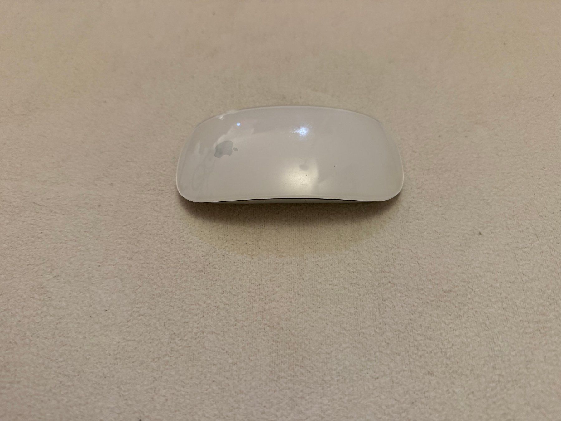 Apple Mouse: Apple Magic Mouse weiss A1296, günstig, leichte Kratzer – Usato da Bern venduto da mat_rl7h 2