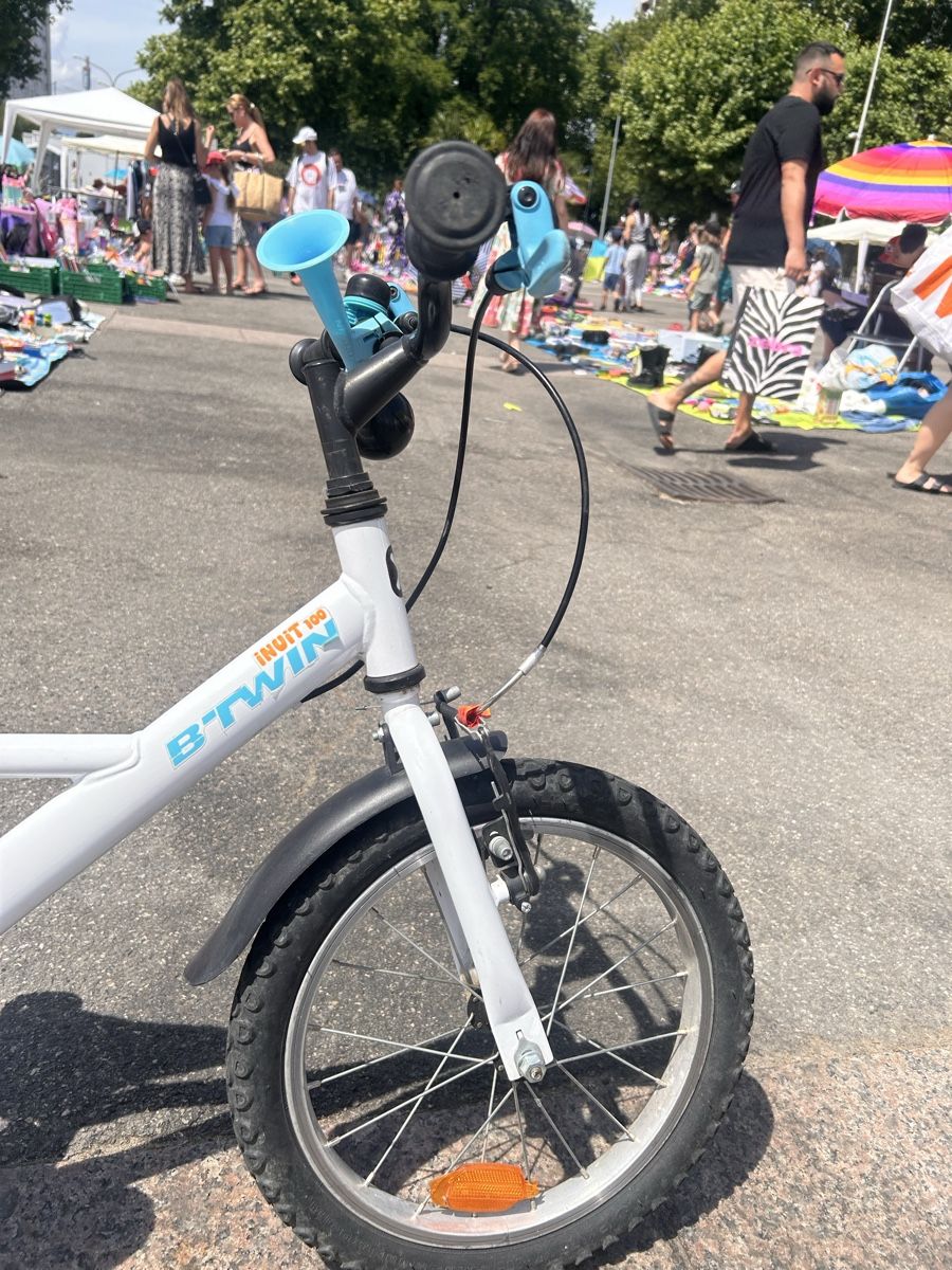 Decathlon Velos: Vélo enfant B'twin inuit 100, 16 pouces blanc, dès 4 ans – Gebraucht aus Carouge GE von Emilynette 3