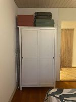 Armoire à portes coulissantes HEMNES
