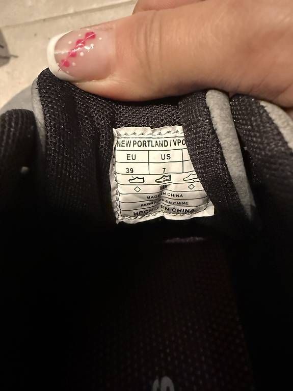 Scarpe da donna: Chaussures Levis chaudes taille 39 – Usato da Val d'Illiez venduto da sabesabe66 2