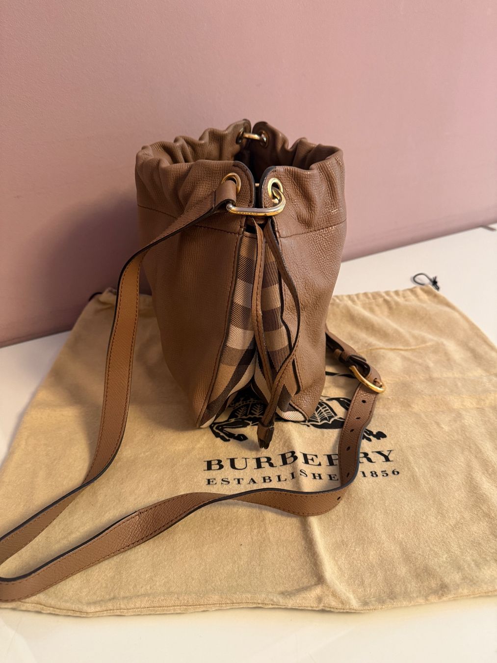 Burberry Taschen für Damen: Burberry Ledertasche – Gebraucht aus Horgen von Pezi8810 2