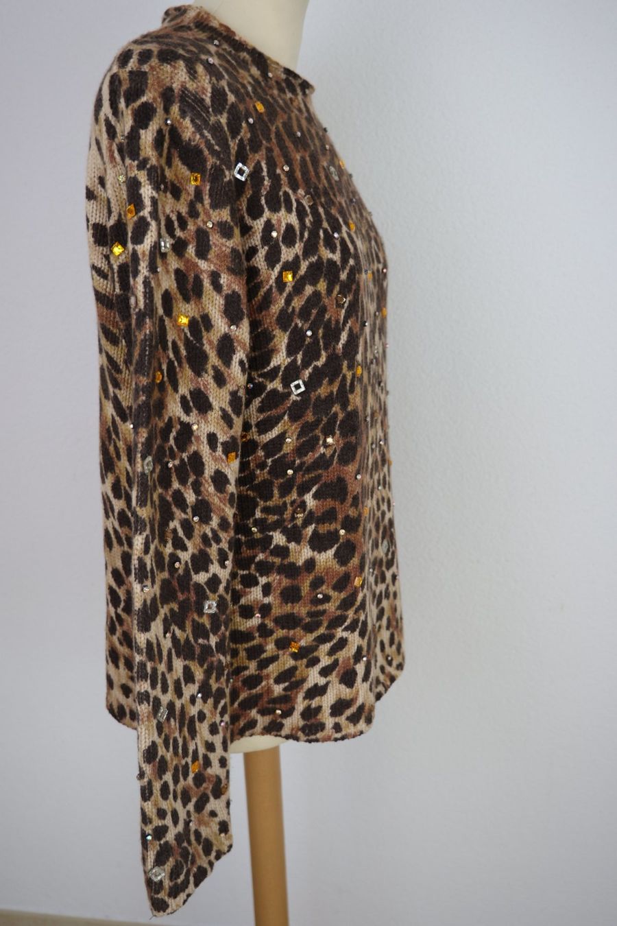 Bogner Maglioni & Felpe: Bogner Leoparden Muster Pullover mit funkelnde Zier-Steine – Usato da Emmenbrücke venduto da luzern178 4