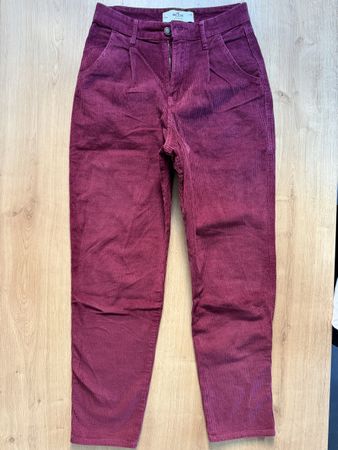 Hollister Cordhose High-Rise Weinrot Grösse W25