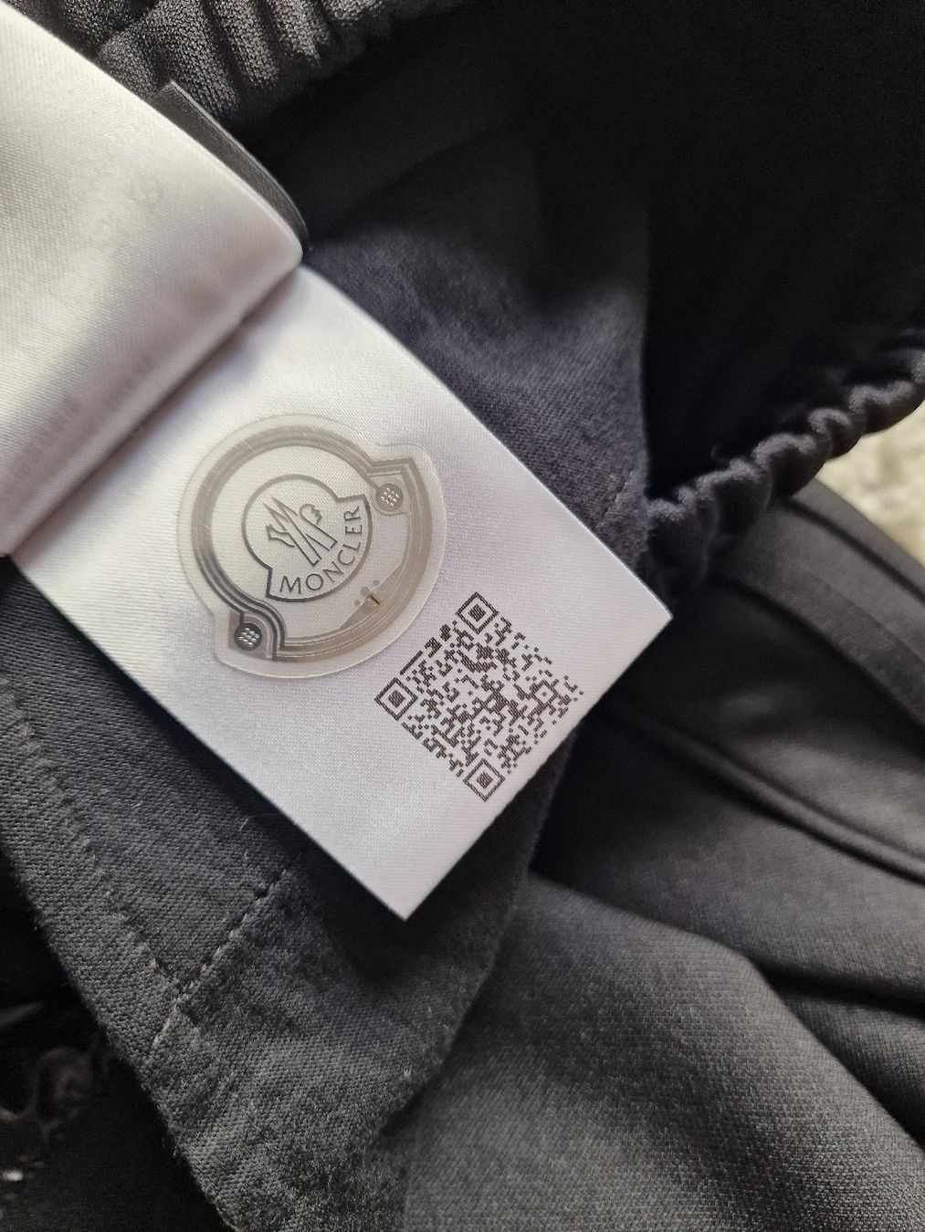 Moncler Pantaloni: Pantalon Moncler × Adidas – Nuovo e nell'imballaggio originale da Yverdon-les-Bains venduto da Ed9lude 7