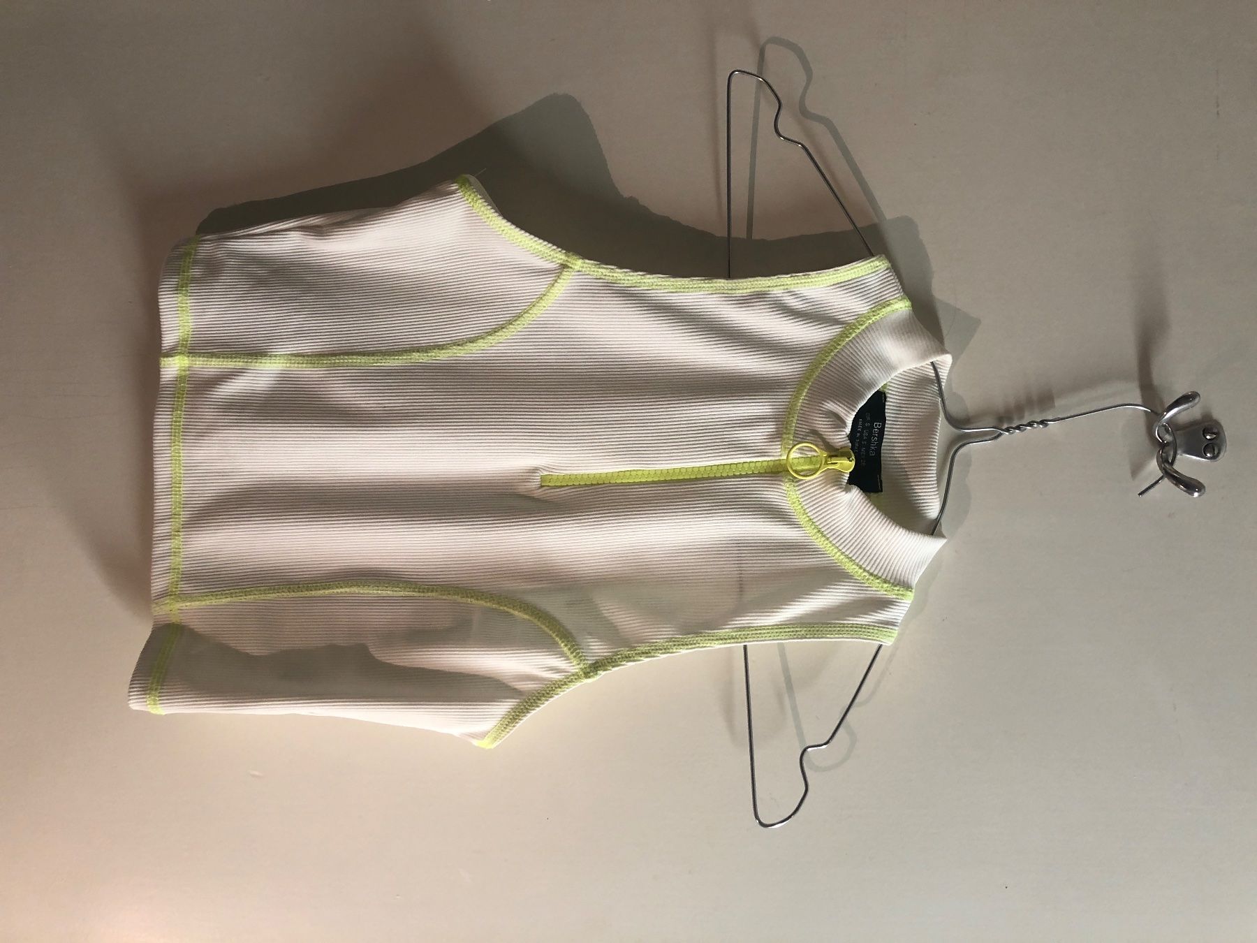 Top: Top // weiss & neongelb – Usato da Zürich venduto da aurelia_nater 2