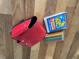 Petit Cartable enfant rouge avec crayons et cahier état neuf