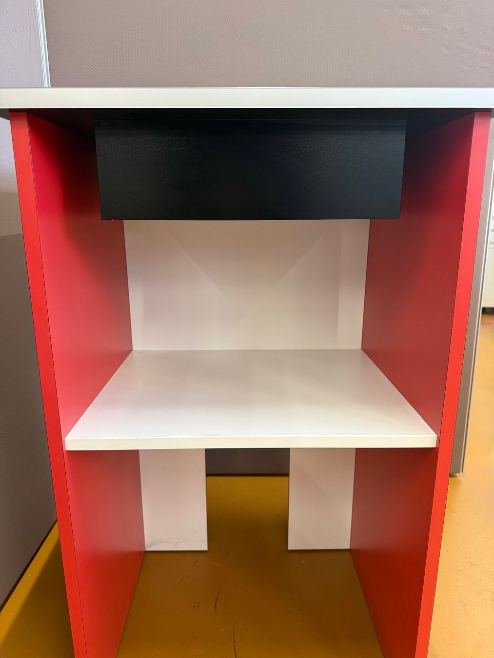 Commodes: Ausstellungsmöbel – D'occasion à Dietlikon par ComdatAG 1