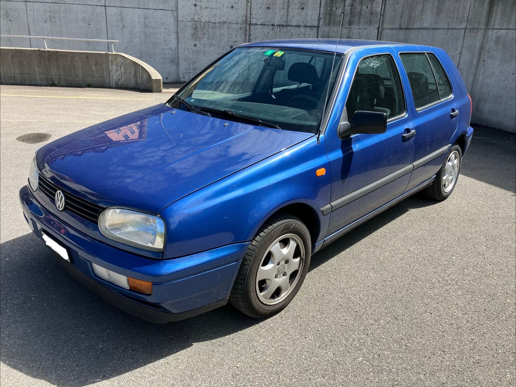 VW Autos: VW Golf 3 1.8 Automat, blau, technisch tiptop – D'occasion à Ebnat-Kappel par nadine1994