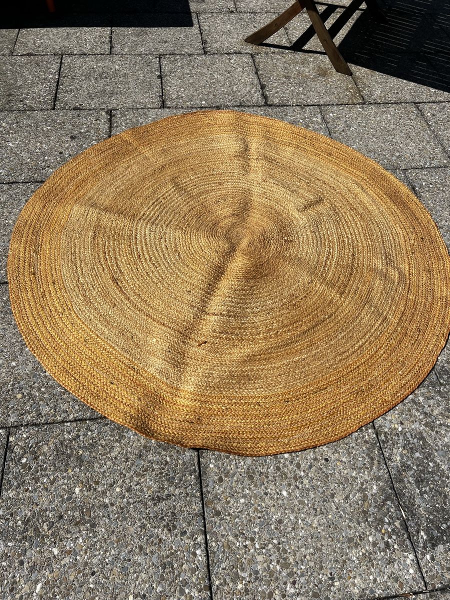 Pfister Tappeti: PFISTER Jute Teppich Ocker Rund 165cm Innen oder Aussen – Usato da Schaffhausen venduto da vandemonian 1