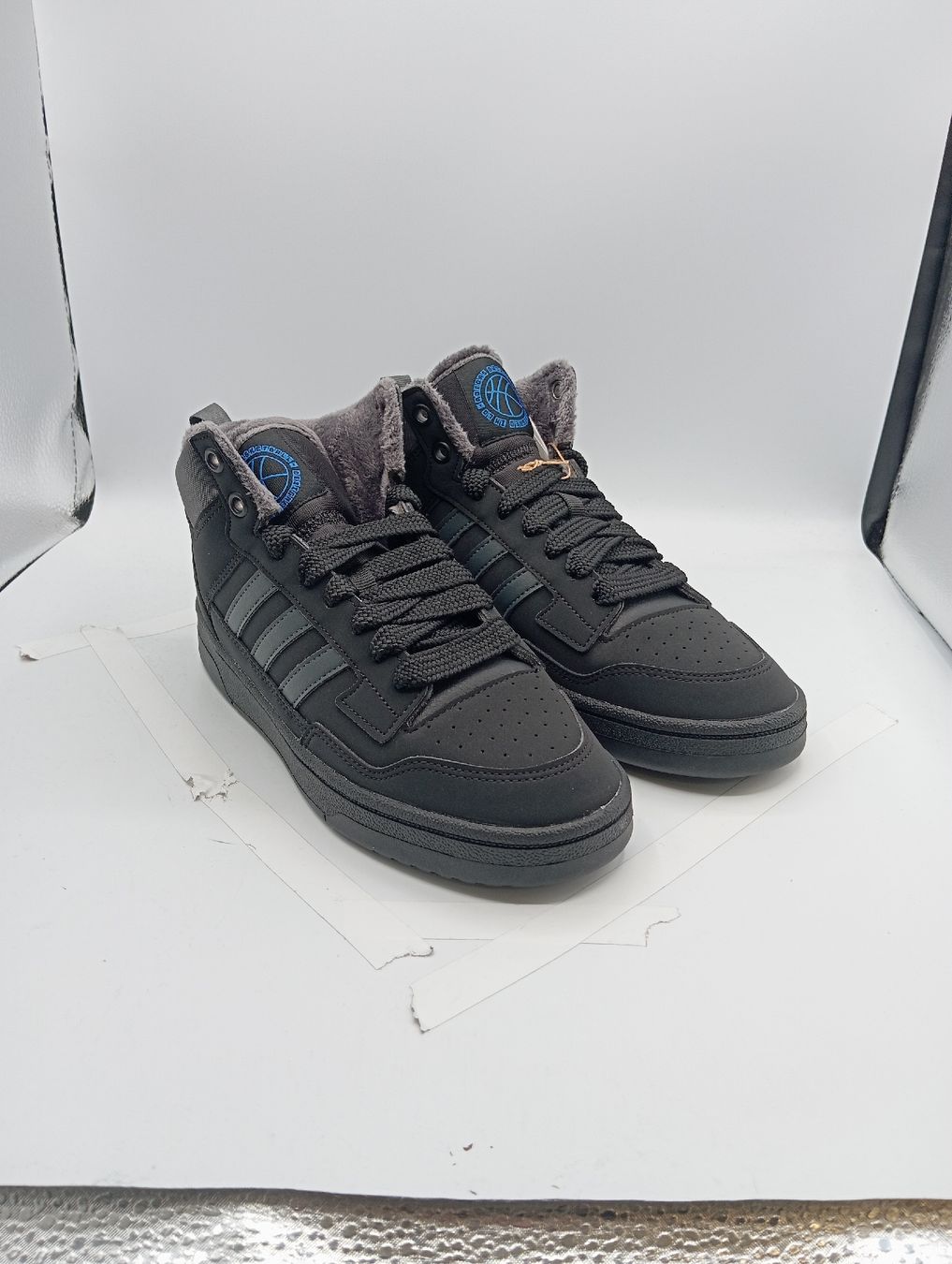 Adidas Scarpe per ragazzi: Adidas Rapid Court Mid J Winter (EU40) – Nuovo e nell'imballaggio originale da Schaffhausen venduto da outlez 1