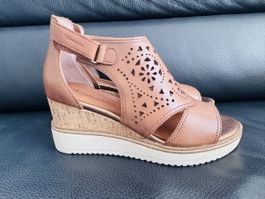 Tamaris Sandaletten / Keilsandalen Gr. 38 – Kupfergold
