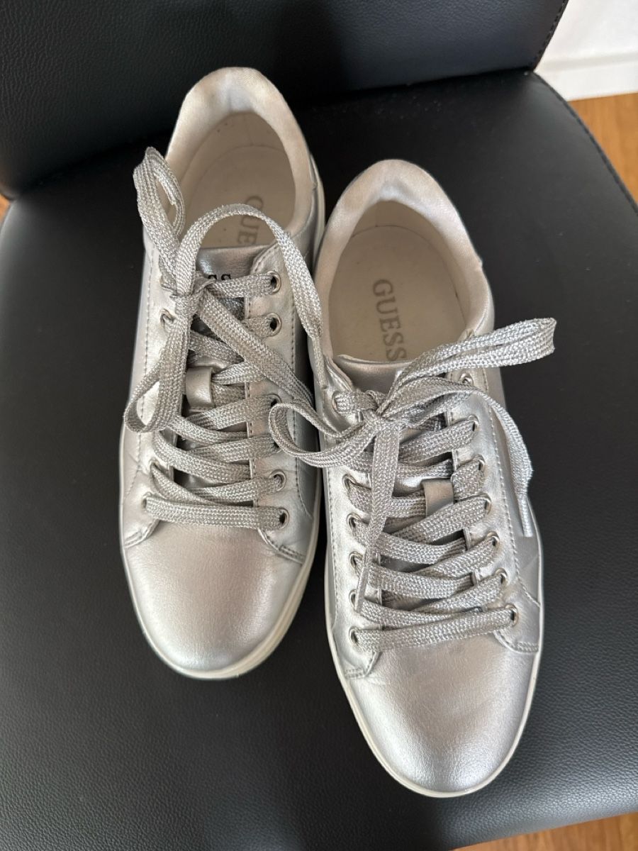 Guess Scarpe da donna: Guess Damen Sneaker Silber   – Nuovo (secondo la descrizione) da Selzach venduto da Adatte02