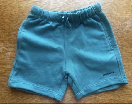 ZARA Kinder Shorts Grün - Grösse 110 (5 Jahre).