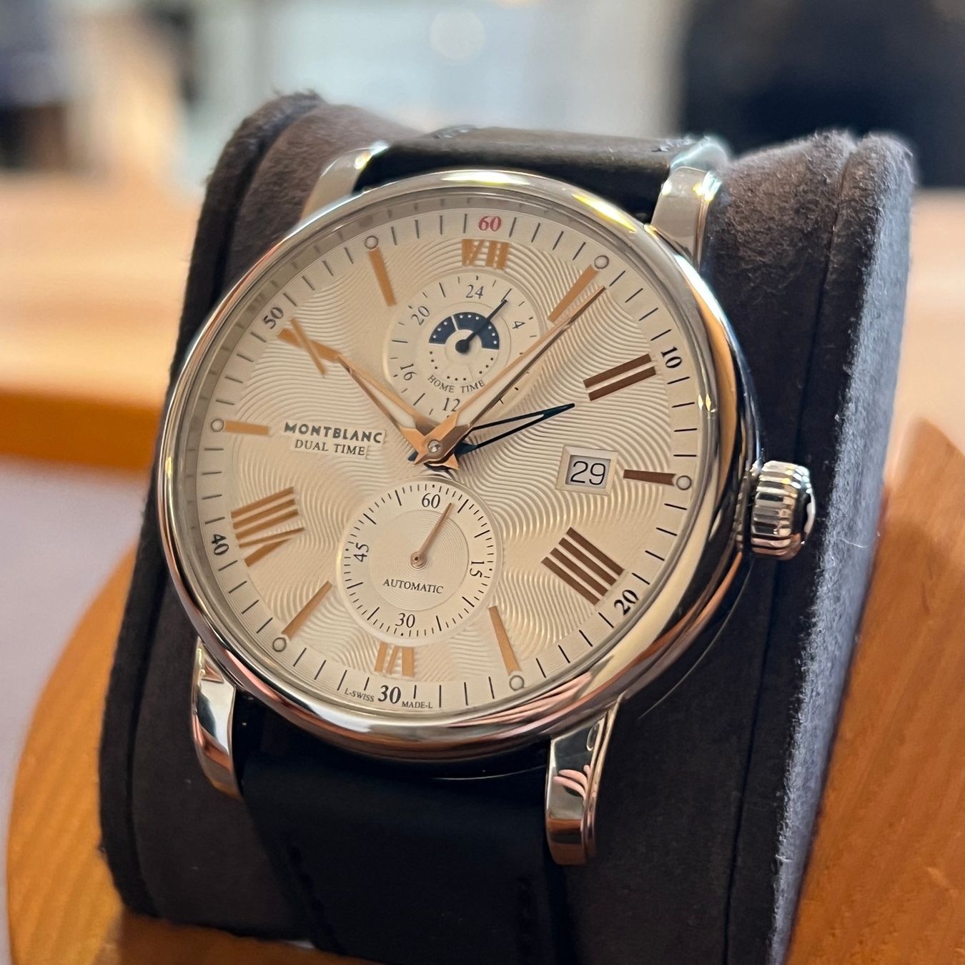 Montblanc Uhren: Montblanc Dual Time Automatic Silver Dial 4810 – Gebraucht aus Carouge GE von Watchaser 2