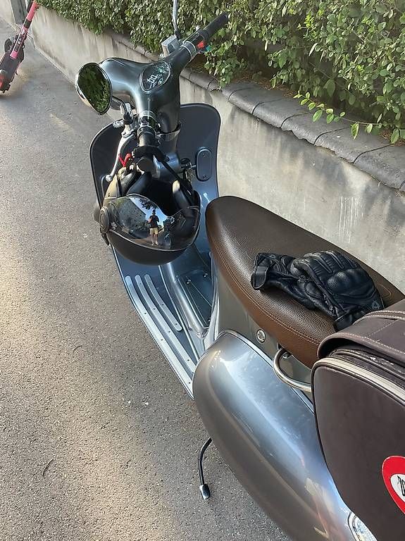 Scooters: Elektro Roller Retro Design 85km/h – D'occasion à Basel par jon_khz5 1