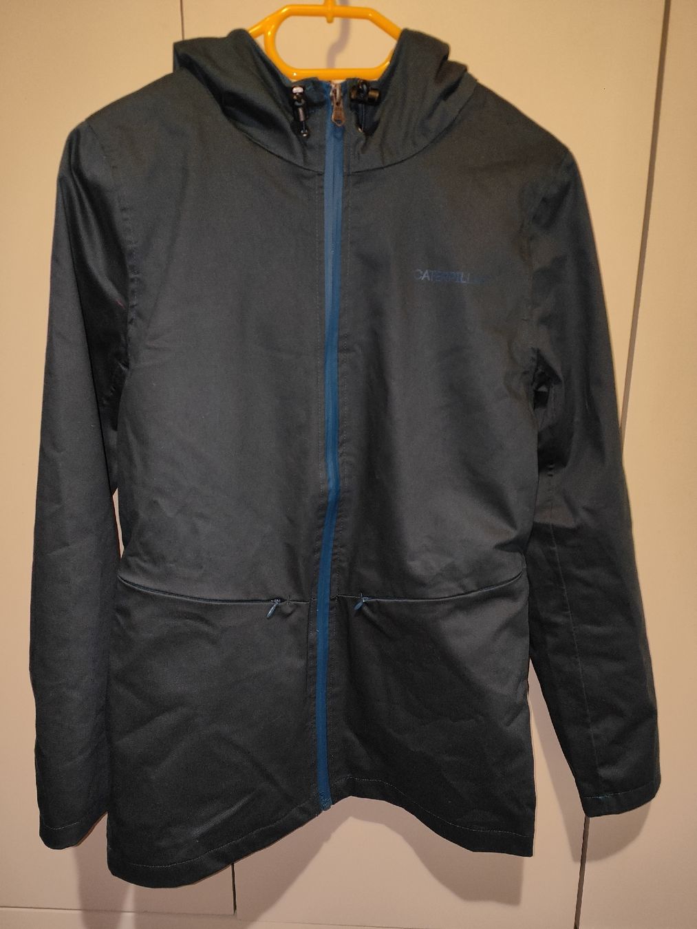 Giacche: Caterpillar (CAT) Damenjacke XS wasserabweisend mit Kapuze – Usato da Rothrist venduto da SiddharthaMoon 2