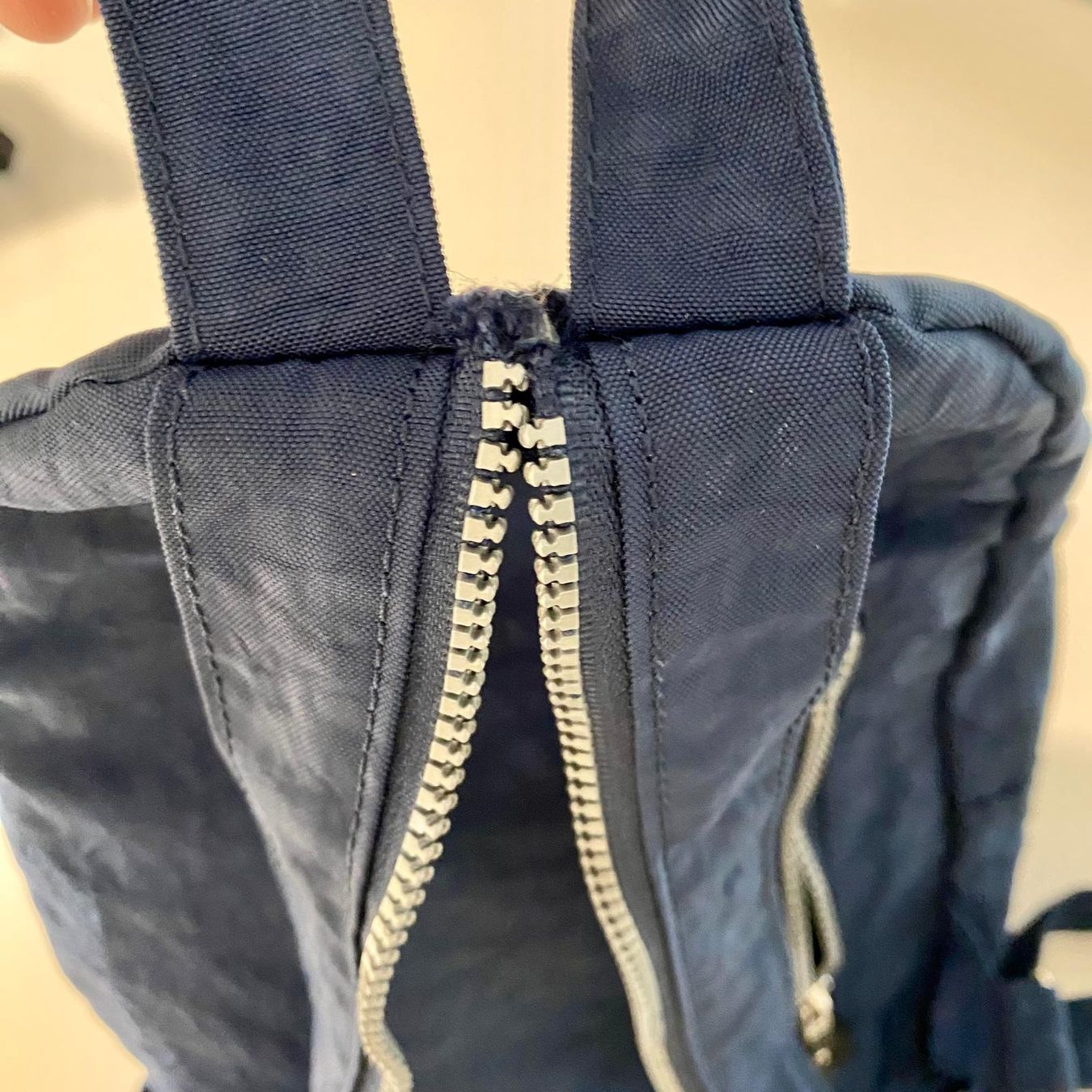 Zaini: Praktischer, kleiner Rucksack, dunkelblau – Usato da Krauchthal venduto da MEWA01 3