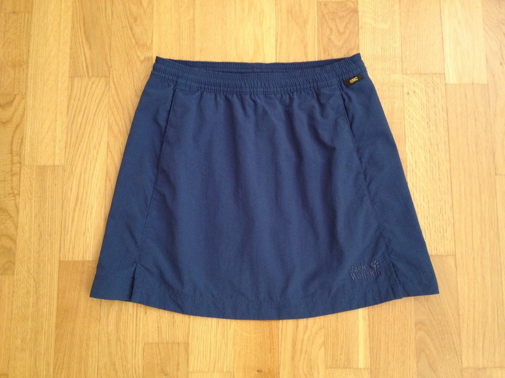 Vestiti & Gonne: Sport Short-Rock – Usato da Dübendorf venduto da Fip05
