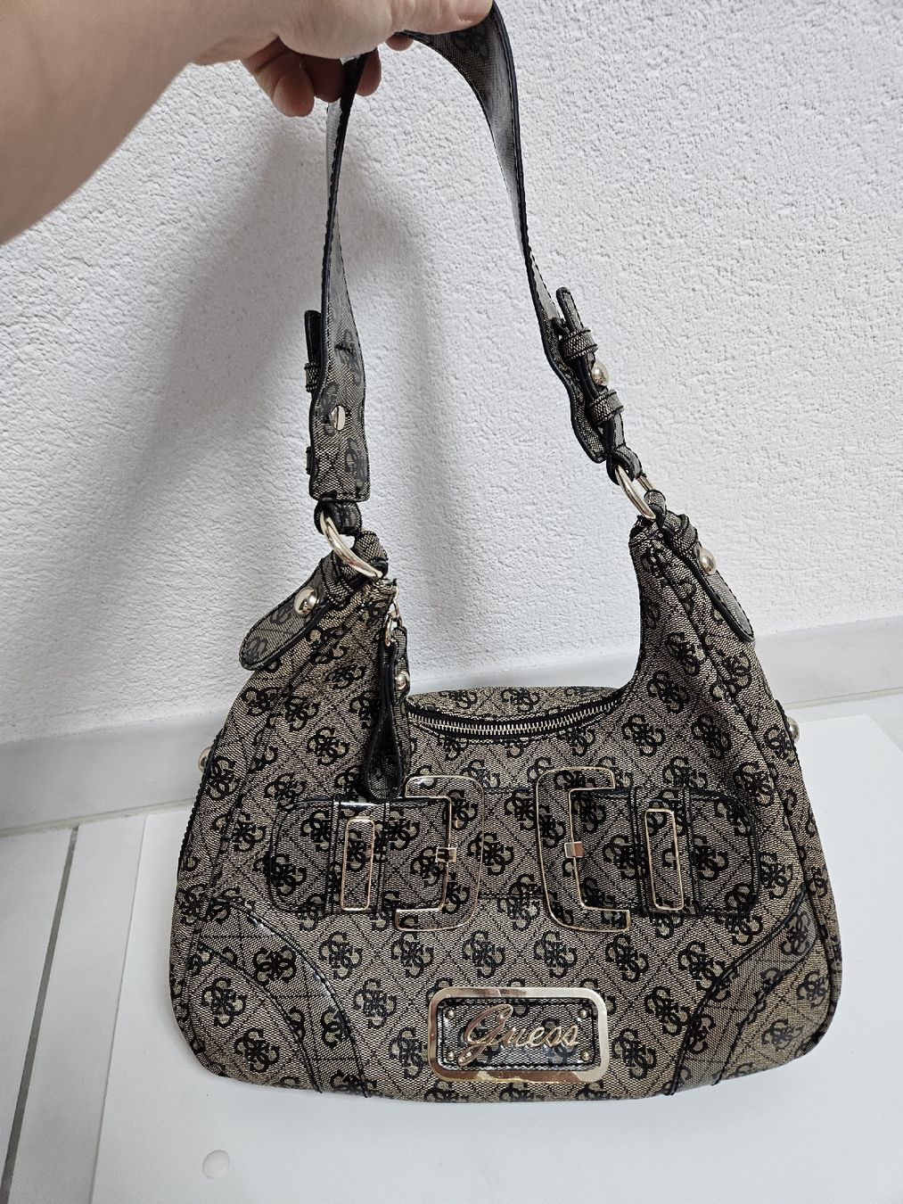 Borse da donna: Handtasche Guess braun mit Logo-Muster  – Usato da Schlieren venduto da Bestleo 7