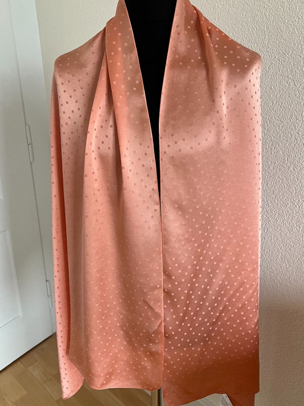 Colora Foulard & Sciarpe: Colora Schal, 100% Seide, Lachs, NEU – Nuovo e nell'imballaggio originale da Worb venduto da farben20zauber 2