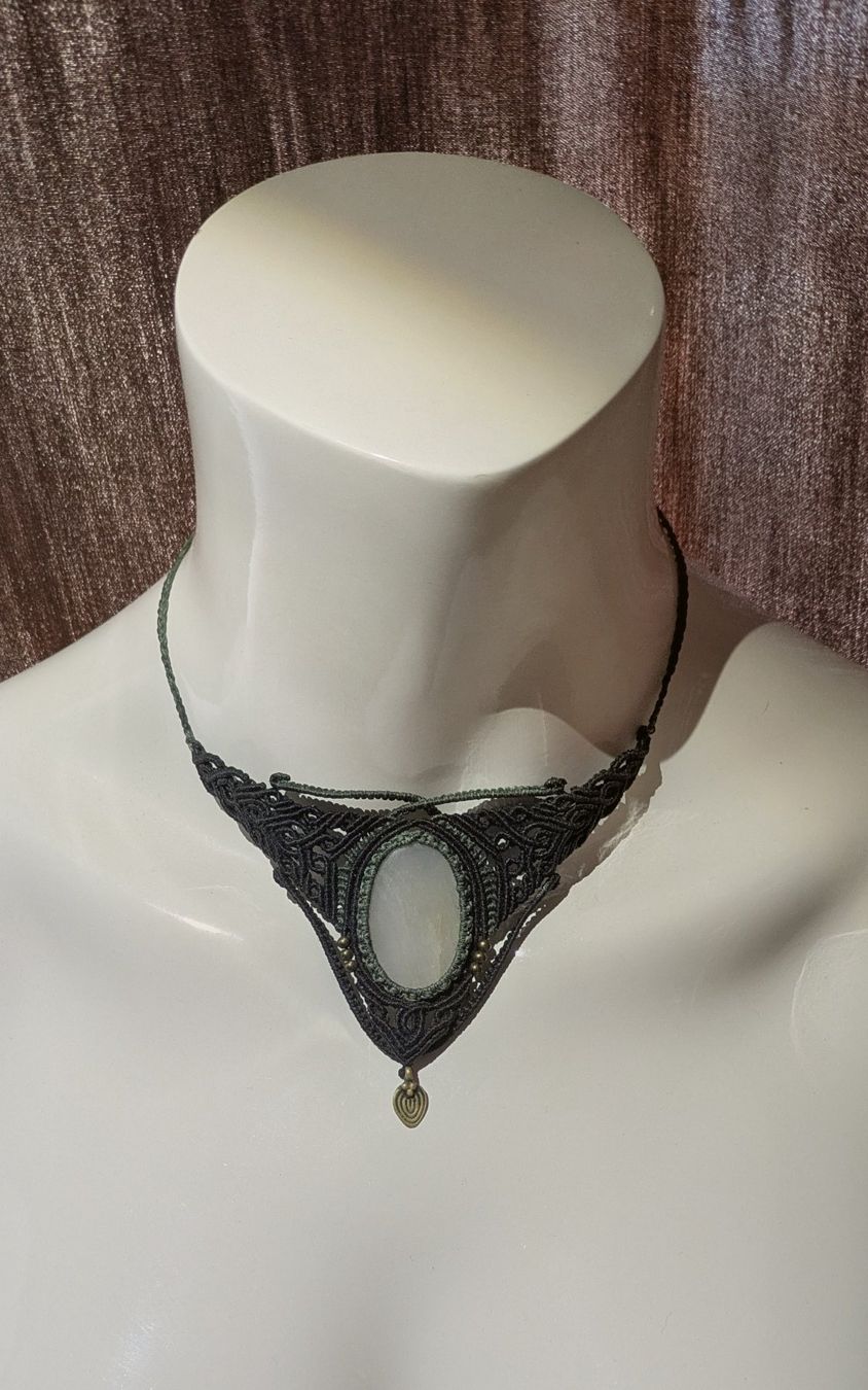 Colliers: handgemachte Makramee Kette / Collier mit Mondstein – Neuf (Voir description) à Pfäffikon ZH par Emporos_42