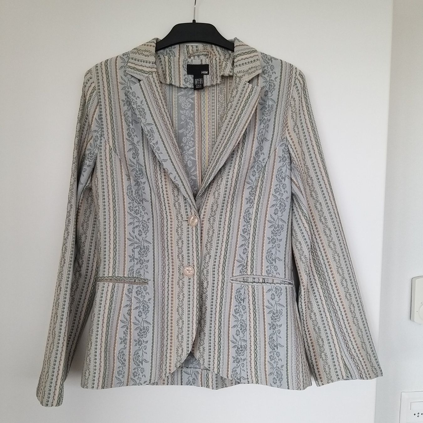 H&M Giacche: Blazer à rayures florales – Usato da Onnens VD venduto da Bleuet06